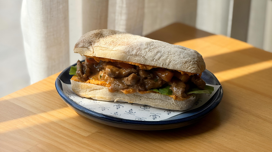 Sánduche lomo saltado